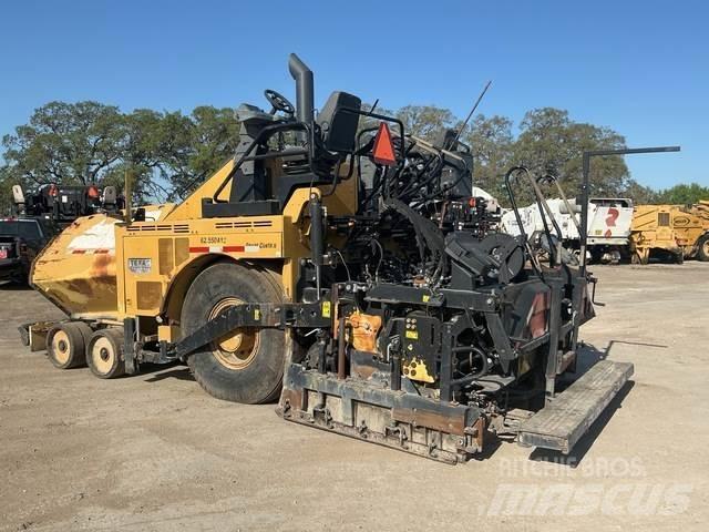 CAT AP1000F Асфальтовкладачі