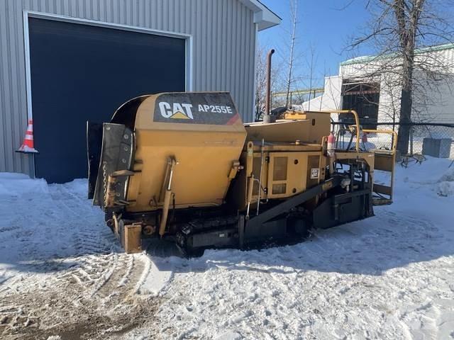 CAT AP255E Асфальтовкладачі