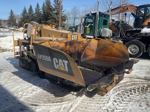 CAT AP255E Асфальтовкладачі