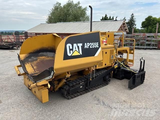 CAT AP255E Асфальтовкладачі