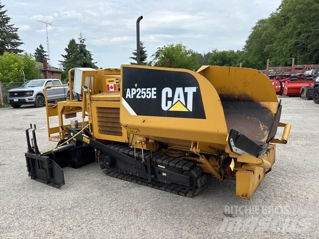 CAT AP255E Асфальтовкладачі
