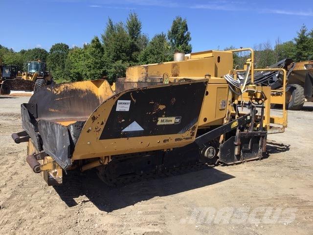 CAT AP255E Асфальтовкладачі