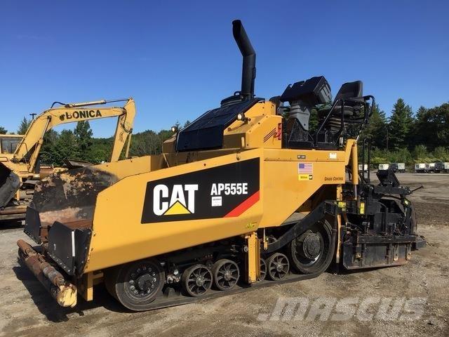 CAT AP555E Асфальтовкладачі