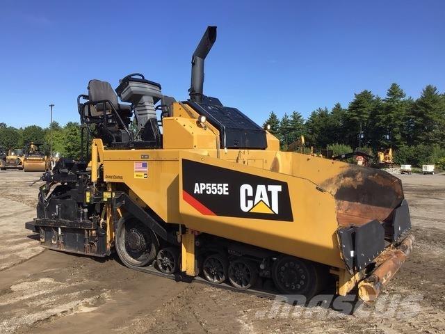CAT AP555E Асфальтовкладачі