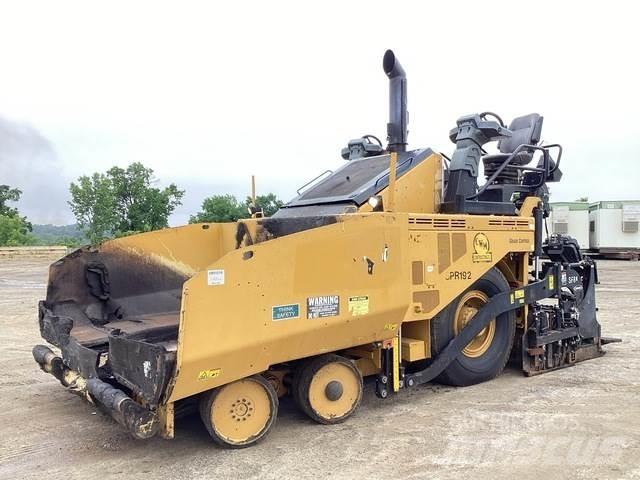 CAT AP600F Асфальтовкладачі