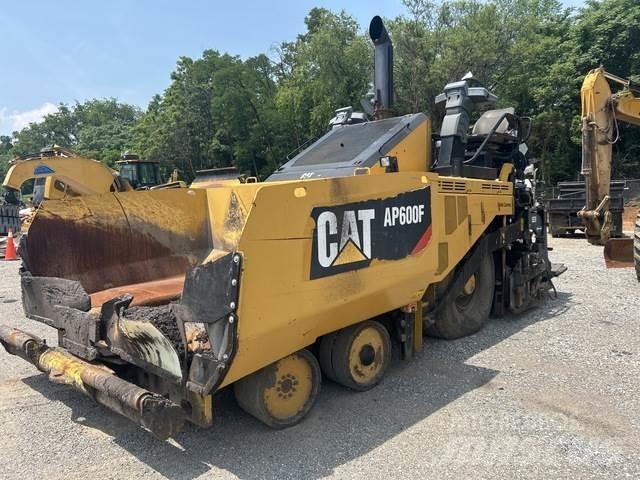 CAT AP600F Асфальтовкладачі
