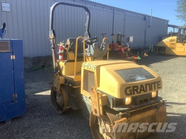 CAT CB-224E Котки тротуарні