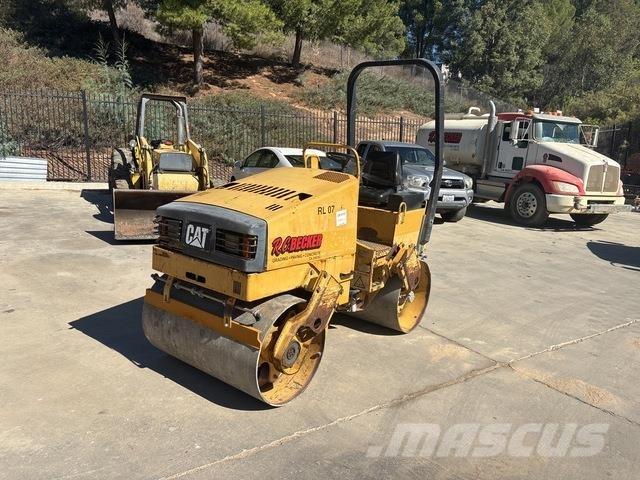 CAT CB224C Котки тротуарні