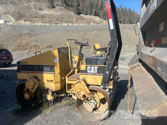 CAT CB224C Котки тротуарні