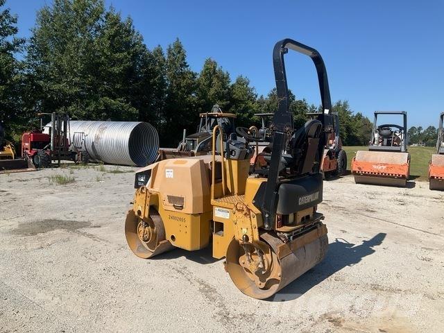 CAT CB24 Котки тротуарні