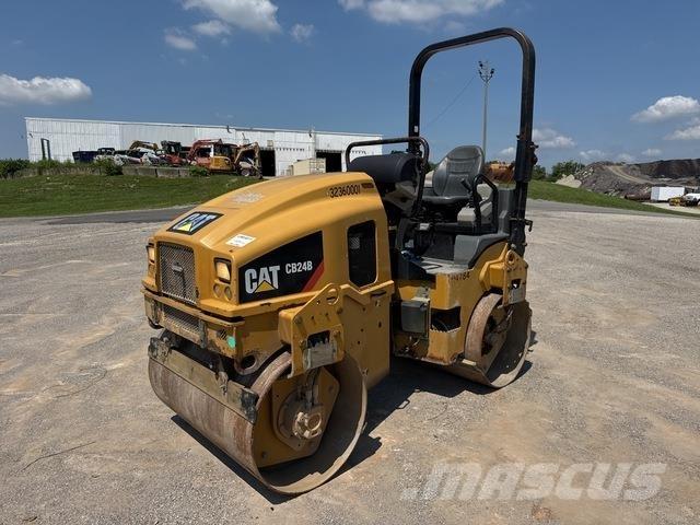 CAT CB24B Котки тротуарні