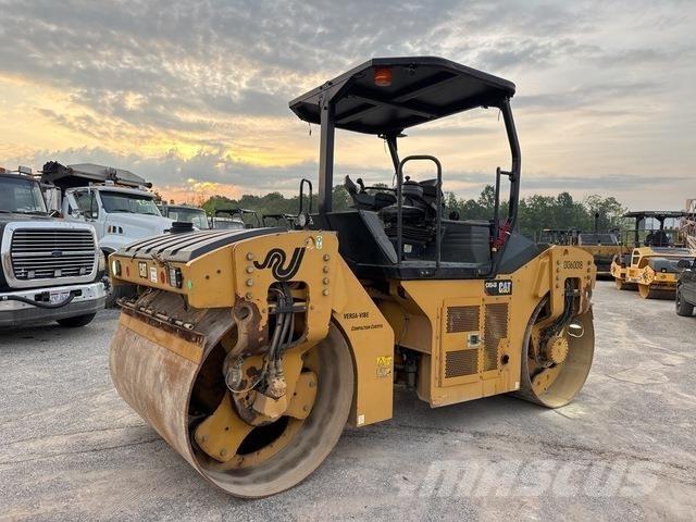 CAT CB54B Котки тротуарні