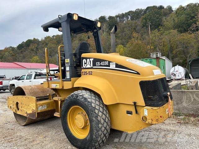 CAT CS-433E Грунтові котки