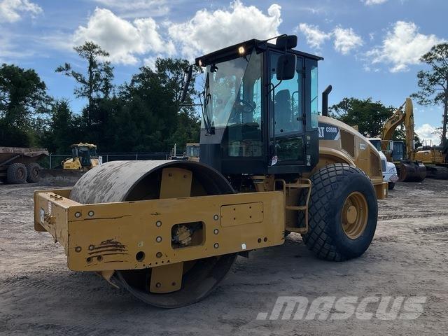 CAT CS66B Грунтові котки