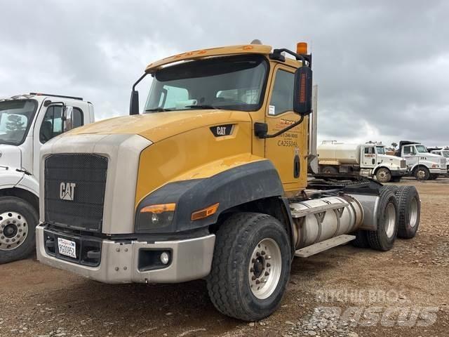 CAT CT660S Тягачі