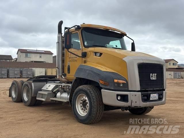 CAT CT660S Тягачі