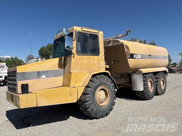 CAT D250 Поливальні машини