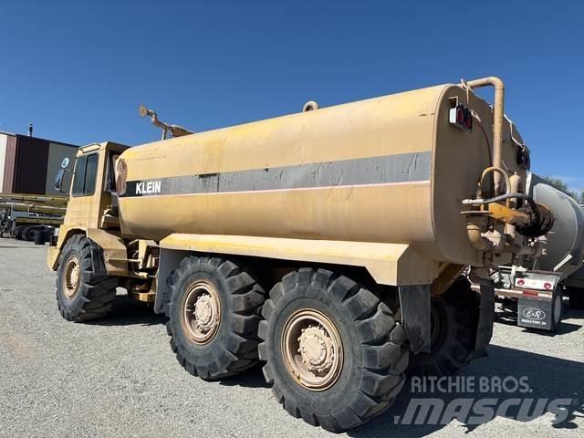 CAT D250 Поливальні машини