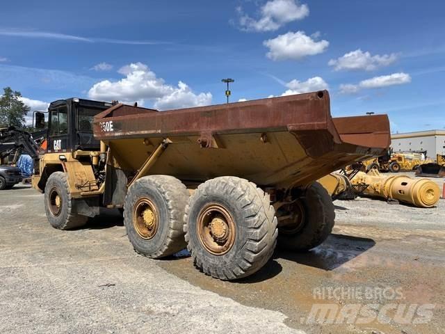 CAT D250E Зчленовані самоскиди