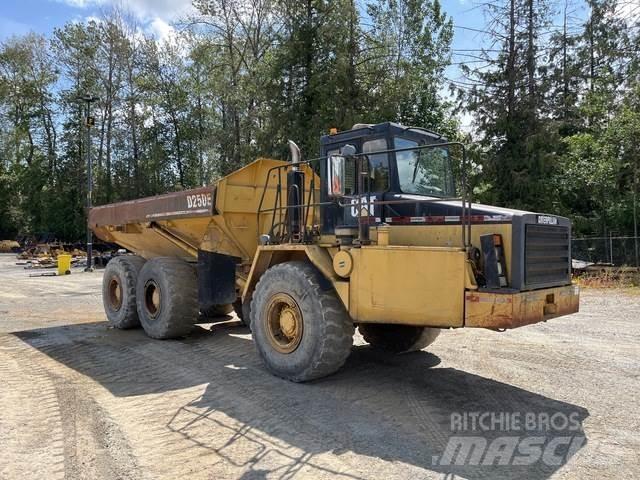 CAT D250E Зчленовані самоскиди