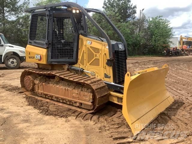 CAT D3 Гусеничні бульдозери