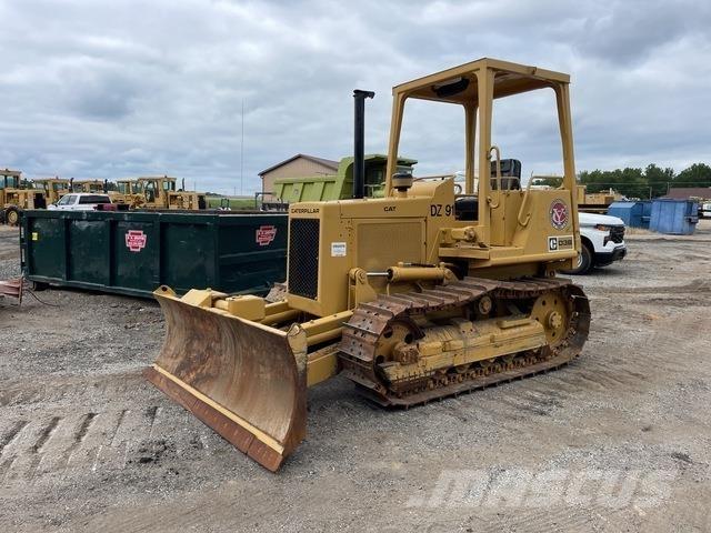 CAT D3B Гусеничні бульдозери