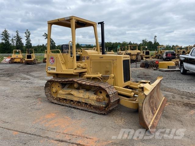 CAT D3B Гусеничні бульдозери