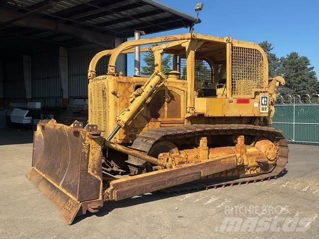 CAT D7 Гусеничні бульдозери