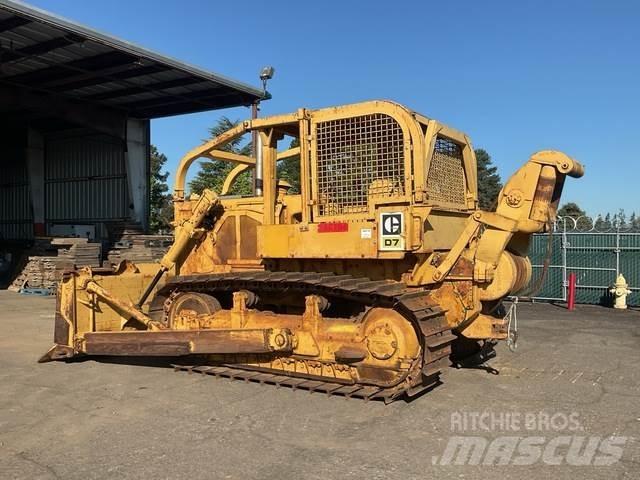 CAT D7 Гусеничні бульдозери