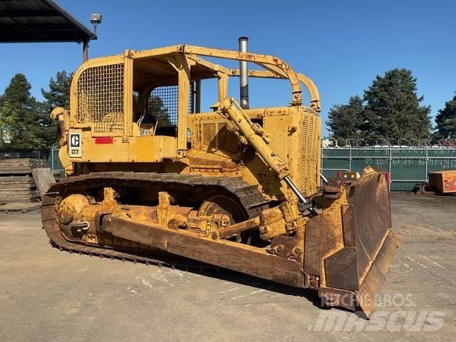 CAT D7 Гусеничні бульдозери