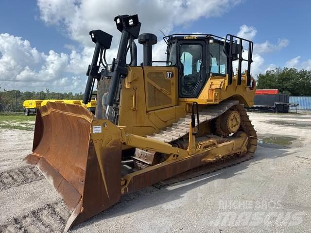 CAT D7 Гусеничні бульдозери