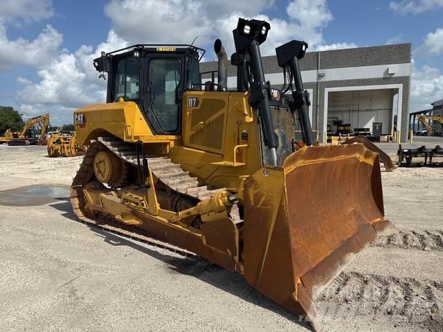CAT D7 Гусеничні бульдозери