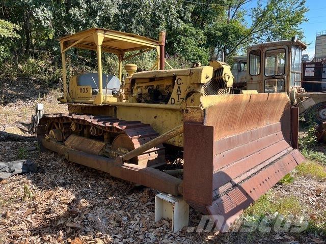 CAT D7 Гусеничні бульдозери