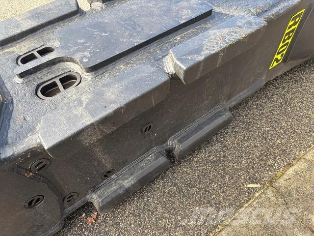 CAT H180ES Плуги