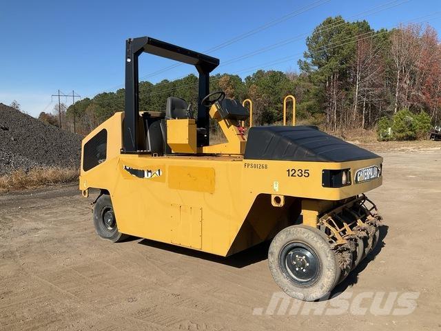 CAT PS150 Пневматичні катки