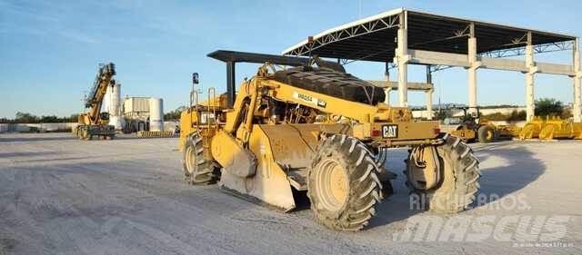 CAT RM300 Ущільнювачі грунту