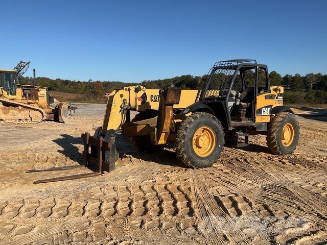 CAT TH460B Телескопічні навантажувачі