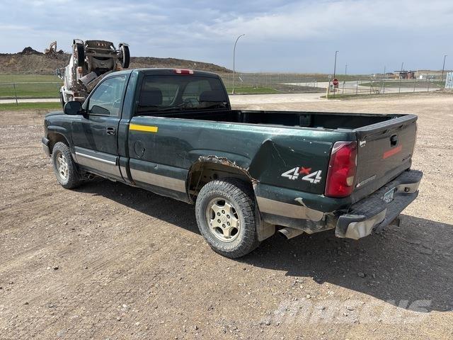 Chevrolet 1500 Пікапи / Бічне розвантаження