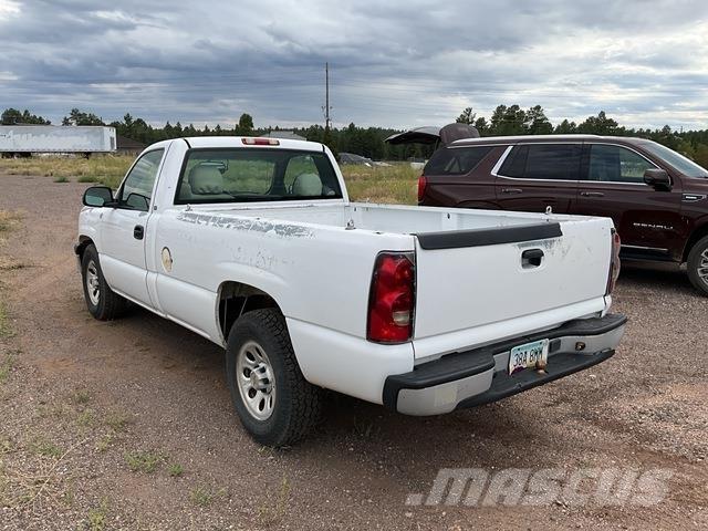 Chevrolet 1500 Пікапи / Бічне розвантаження