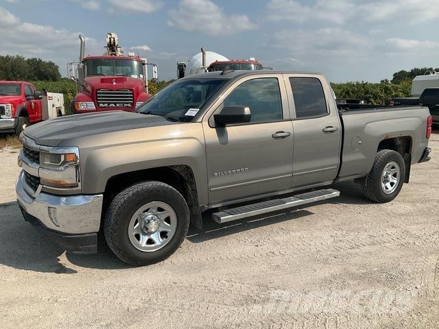 Chevrolet 1500 Пікапи / Бічне розвантаження