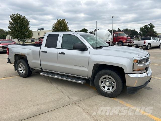 Chevrolet 1500 Пікапи / Бічне розвантаження