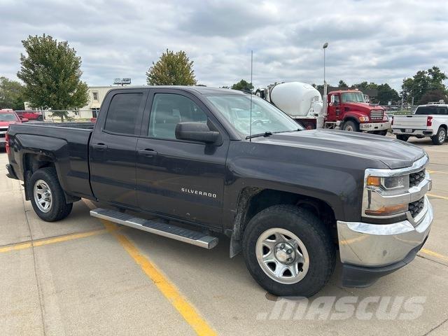 Chevrolet 1500 Пікапи / Бічне розвантаження