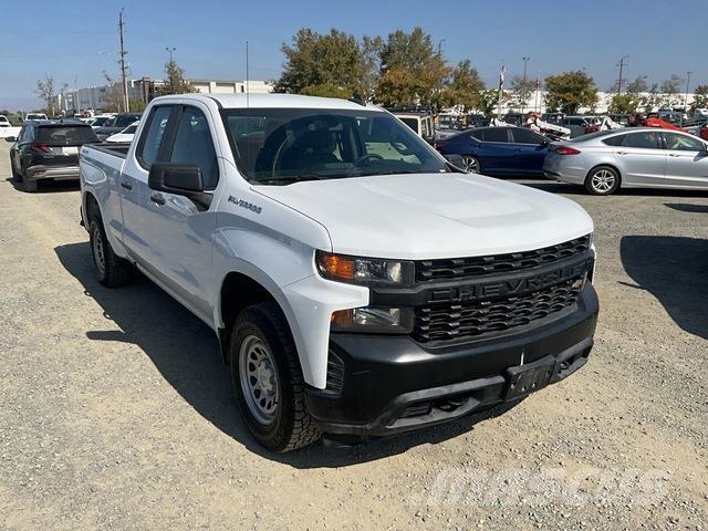 Chevrolet 1500 Пікапи / Бічне розвантаження