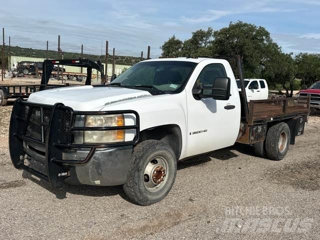 Chevrolet 3500 Вантажівки-платформи/бокове розвантаження