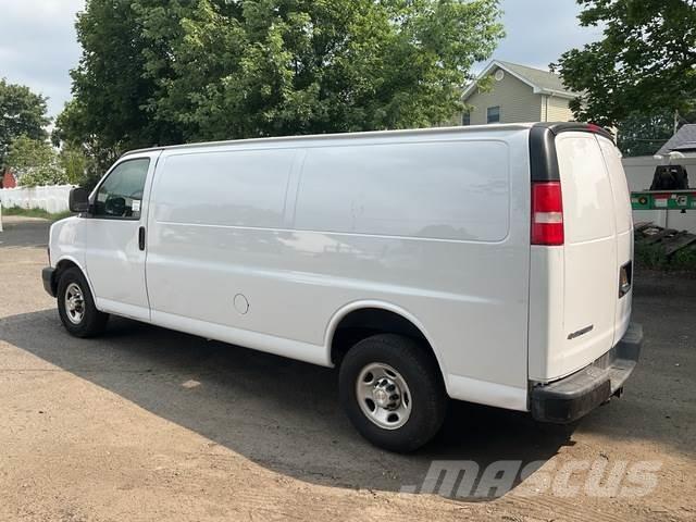 Chevrolet 3500 Панельні фургони