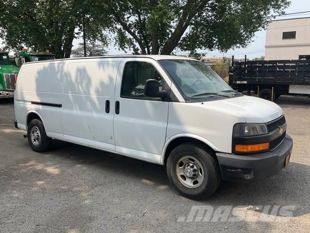 Chevrolet 3500 Панельні фургони