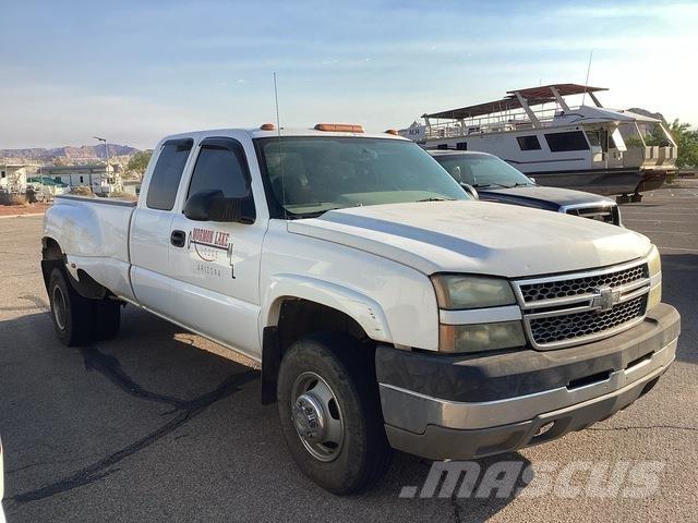 Chevrolet 3500 Пікапи / Бічне розвантаження