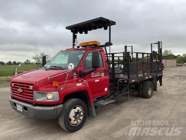 Chevrolet 5500 Вантажівки-платформи/бокове розвантаження