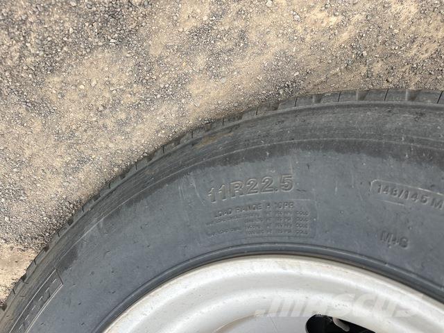 CIMC  Причепи-платформи/бокове розвантаження