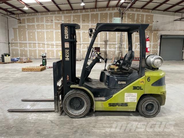 Clark S30L Електронавантажувачі